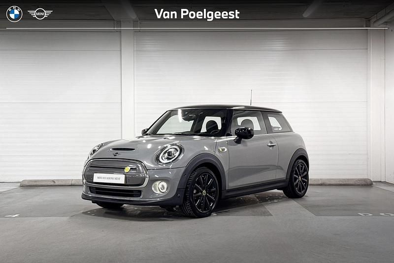 Moonwalk grey (licht grijs) Occasion 2020 Mini Cooper Hatchback | € 18.900 (Super prijs) - Afbeelding 1/4