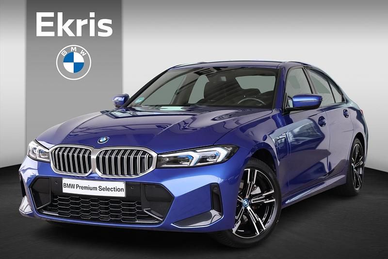 Blauw Gebruikt 2024 BMW 320e Comfort Edition Sedan | € 39.900 (Super prijs) - Afbeelding 1/4