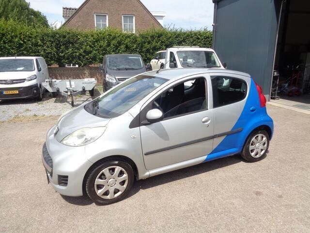 Grijs Gebruikt 2010 Peugeot 107 Hatchback | € 2.750 (Eerlijke prijs) - Afbeelding 1/4