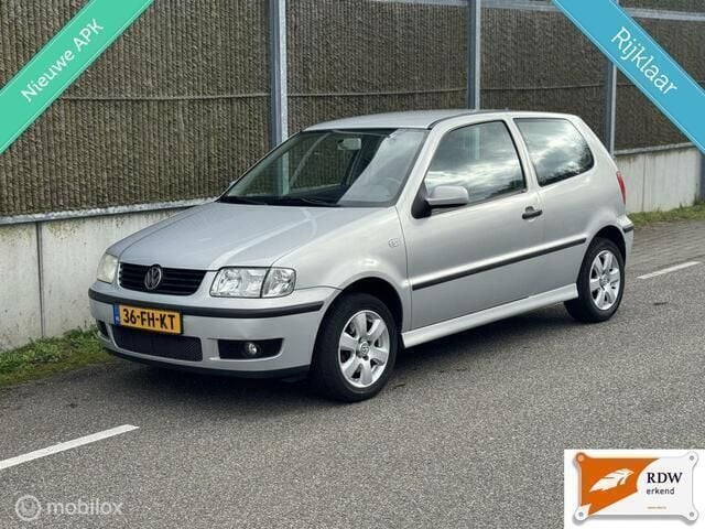Grijs Gebruikt 2000 VW Polo Trendline Hatchback | € 1.350 (Super prijs) - Afbeelding 1/4