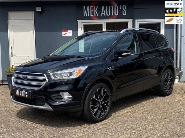 Zwart Gebruikt 2017 Ford Kuga Titanium SUV | € 13.994 (Eerlijke prijs) - Afbeelding 1/4