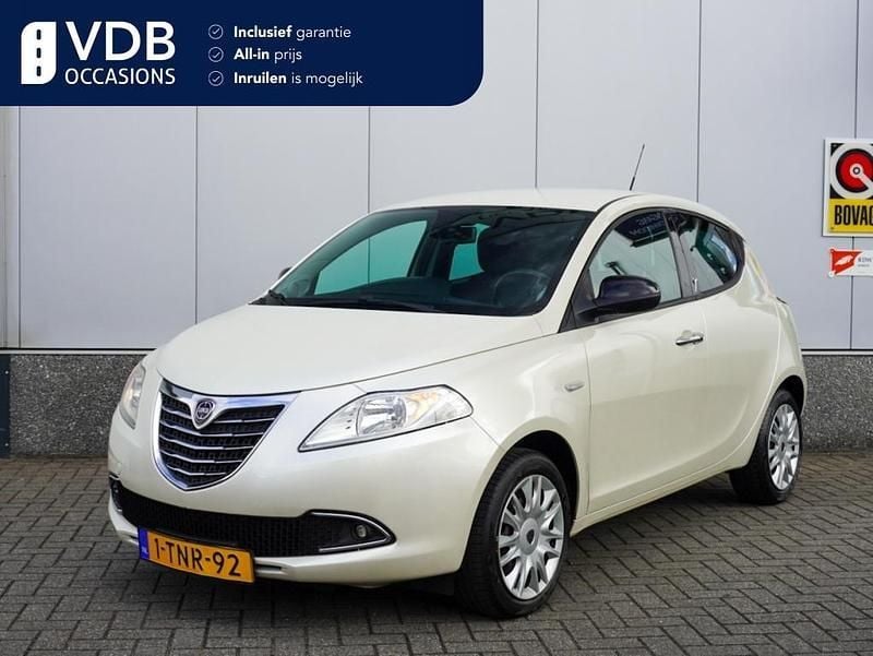 Wit Gebruikt 2014 Lancia Ypsilon Platinum Hatchback | € 6.980 - Afbeelding 1/4