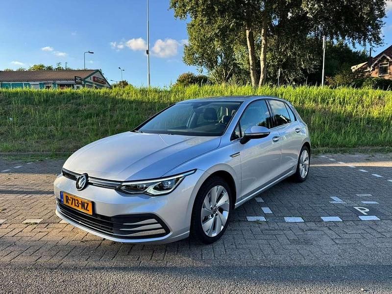 Grijs Gebruikt 2020 VW Golf VIII Style Hatchback | € 18.599 (Goede deal) - Afbeelding 1/4
