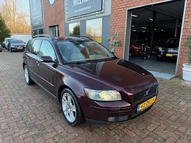 Rood Gebruikt 2004 Volvo V50 Stationwagen | € 2.900 - Afbeelding 1/4