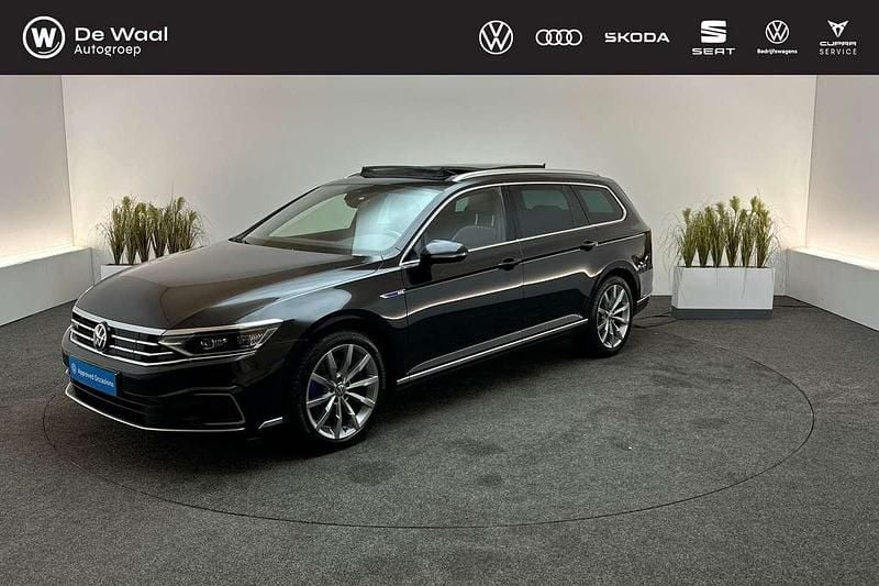 Zwart Gebruikt 2021 VW Passat Business Stationwagen | € 26.900 (Eerlijke prijs) - Afbeelding 1/3