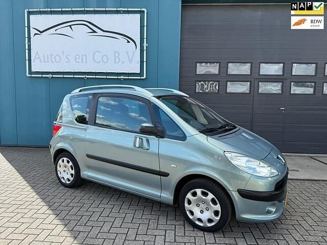 Grijs Gebruikt 2005 Peugeot 1007 MPV | € 2.650 (Eerlijke prijs) - Afbeelding 1/4