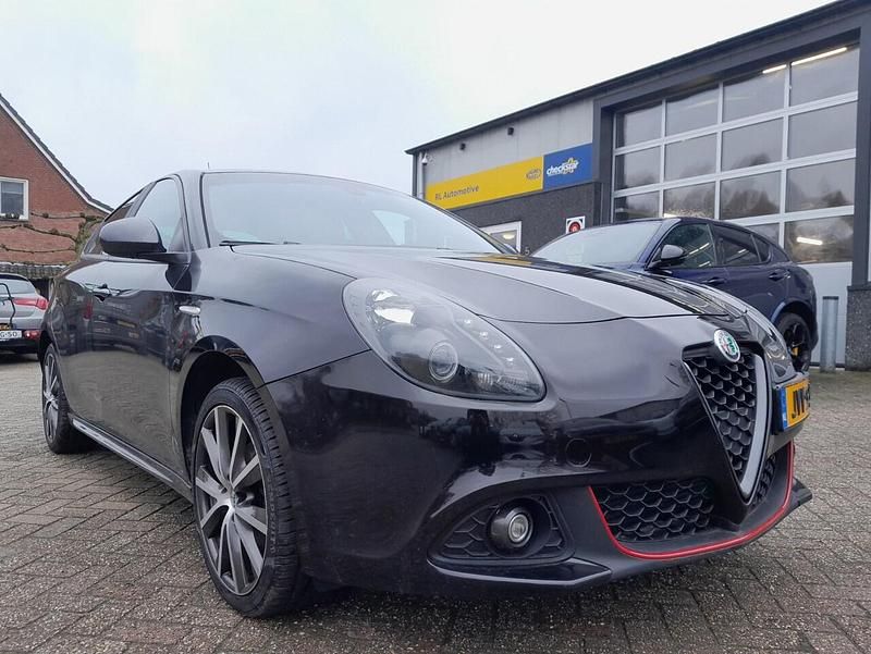 Zwart Occasion 2018 Alfa Romeo Giulietta Hatchback | € 13.895 (Eerlijke prijs) - Afbeelding 1/4