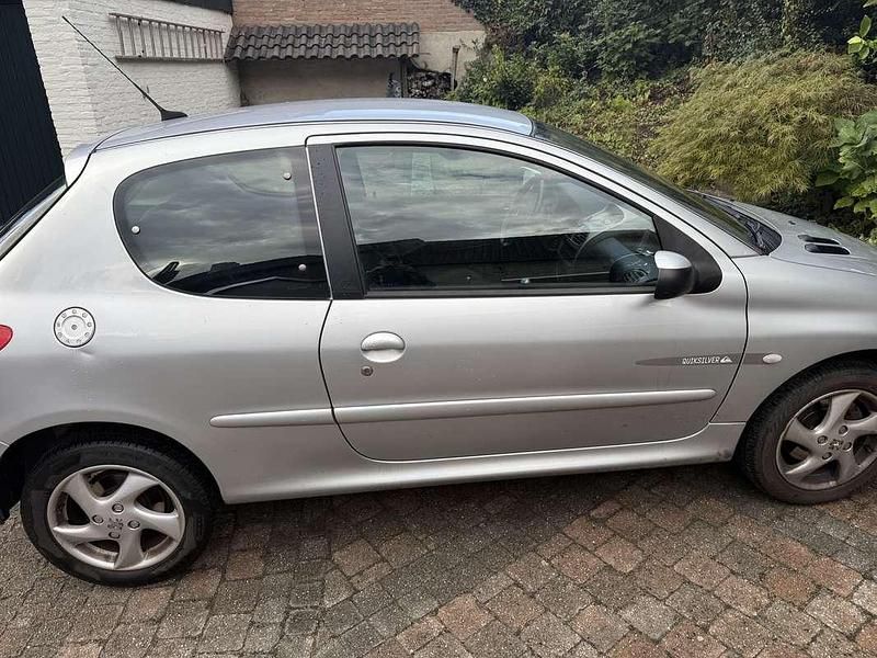 Gebruikt 2003 Peugeot 206 Quiksilver Sedan | € 1.100 (Iets duurder) - Afbeelding 1/4
