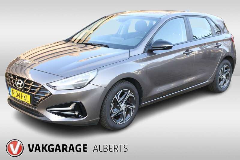Bruin Gebruikt 2021 Hyundai i30 Comfort Hatchback | € 15.950 (Goede deal) - Afbeelding 1/4