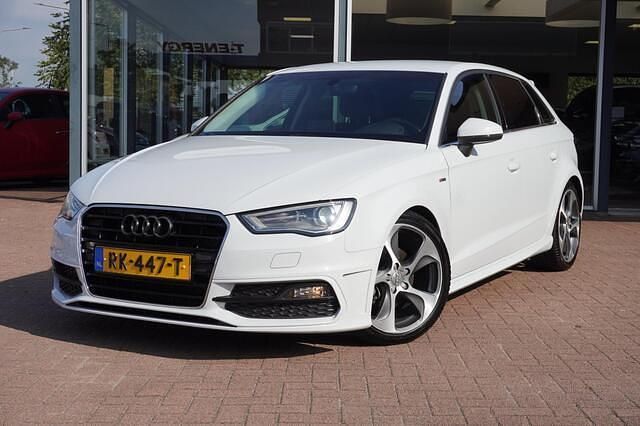 Wit Gebruikt 2016 Audi A3 Sportback Design Hatchback | € 13.950 (Eerlijke prijs) - Afbeelding 1/4
