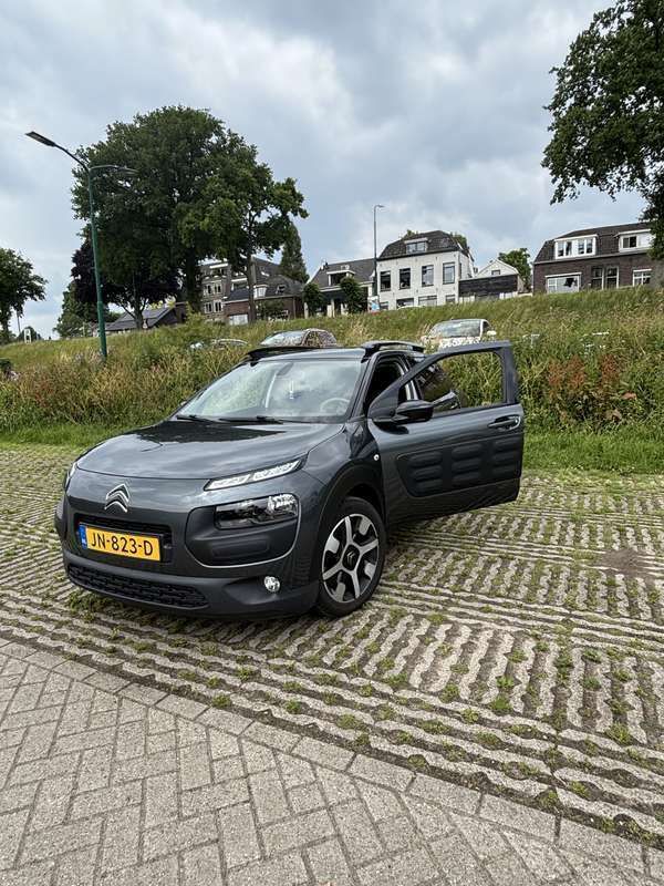 Grijs Gebruikt 2016 Citroën C4 Cactus PureTech Hatchback | € 7.775 (Eerlijke prijs) - Afbeelding 1/4
