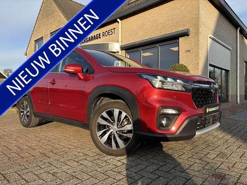 Rood Gebruikt 2022 Suzuki SX4 S-Cross Style SUV | € 25.500 - Afbeelding 1/4
