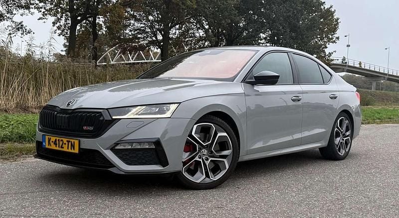 Grijs Gebruikt 2021 Skoda Octavia vRS Sedan | € 35.950 (Duur) - Afbeelding 1/4