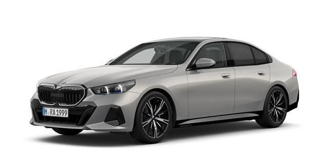 Grijs Gebruikt 2024 BMW 520 M Sport Sedan | € 56.845 (Eerlijke prijs) - Afbeelding 1/4