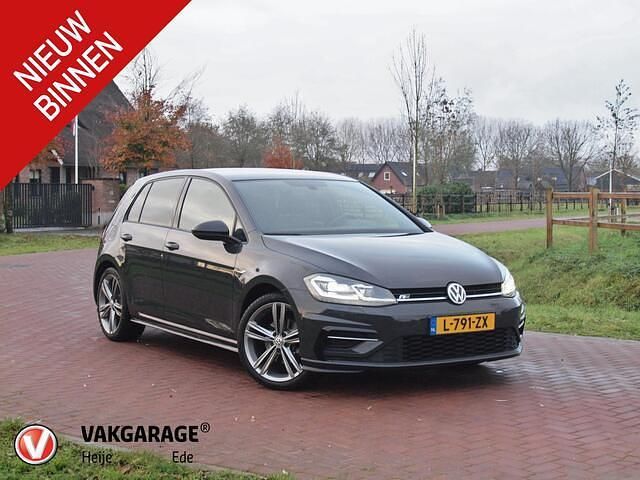 Grijs Gebruikt 2017 VW Golf VII Highline Hatchback | € 16.995 (Iets duurder) - Afbeelding 1/4