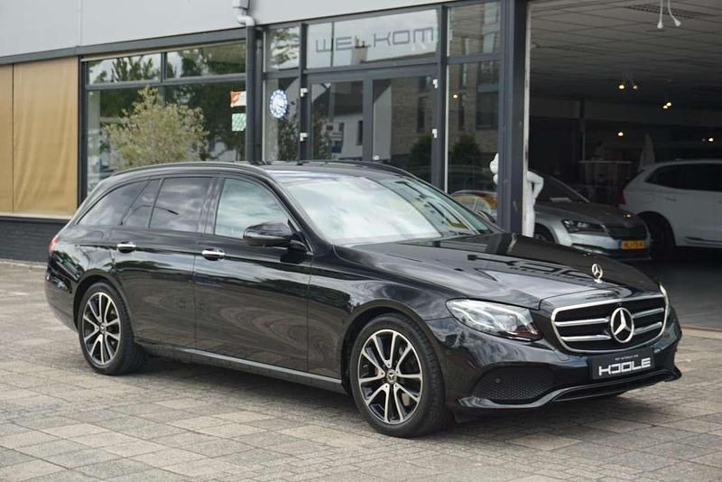 Zwart Gebruikt 2019 Mercedes E200 Advantage Stationwagen | € 29.980 (Eerlijke prijs) - Afbeelding 1/4