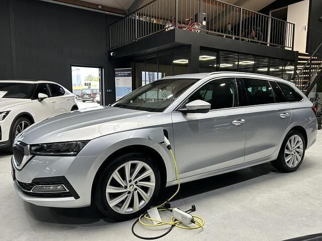 Occasion Skoda Octavia Business Line 150 PK (110 kW) 2021 Zilver Stationwagen