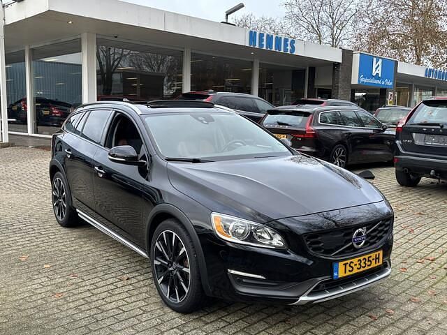 Zwart Gebruikt 2016 Volvo V60 Stationwagen | € 23.900 - Afbeelding 1/4
