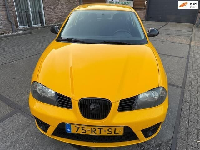Geel Occasion 2005 Seat Ibiza Reference Hatchback | € 1.950 (Duur) - Afbeelding 1/4