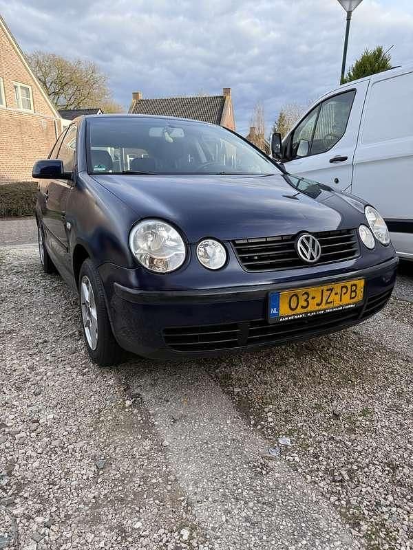 Blauw Gebruikt 2002 VW Polo Hatchback | € 700 - Afbeelding 1/4