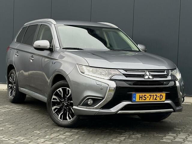 Grijs Gebruikt 2015 Mitsubishi Outlander Edition SUV | € 12.895 (Iets duurder) - Afbeelding 1/4