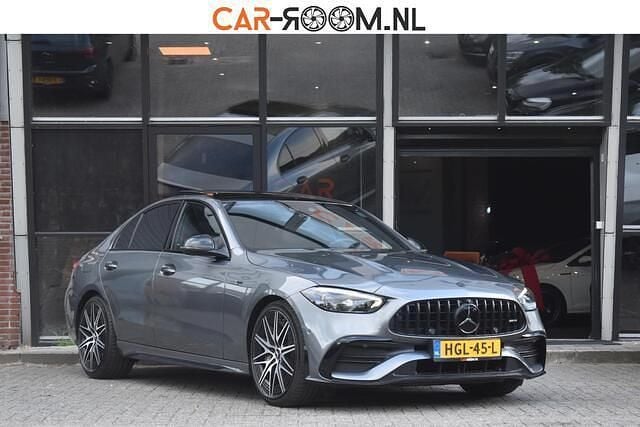 Grijs, metallic lak Gebruikt 2023 Mercedes C43 AMG AMG Sedan | € 73.950 (Eerlijke prijs) - Afbeelding 1/3