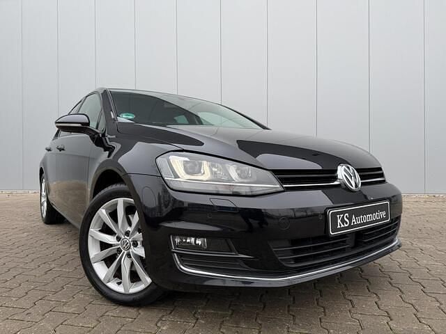 Zwart Occasion 2015 VW Golf VII Highline Hatchback | € 15.990 (Iets duurder) - Afbeelding 1/4