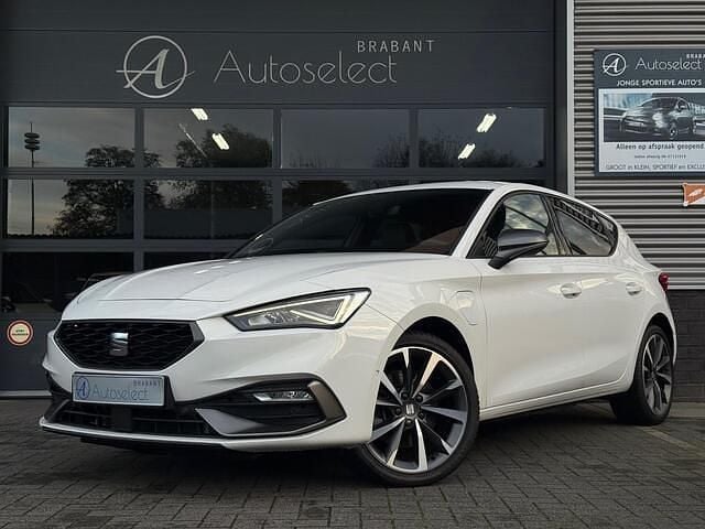 Wit Gebruikt 2021 Seat Leon FR Hatchback | € 20.950 (Goede deal) - Afbeelding 1/4