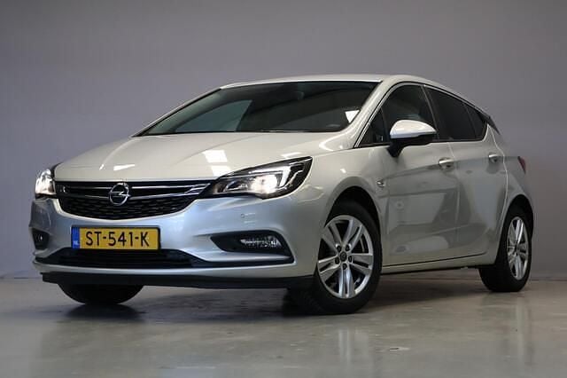 Grijs Gebruikt 2018 Opel Astra Edition Hatchback | € 9.995 (Goede deal) - Afbeelding 1/4