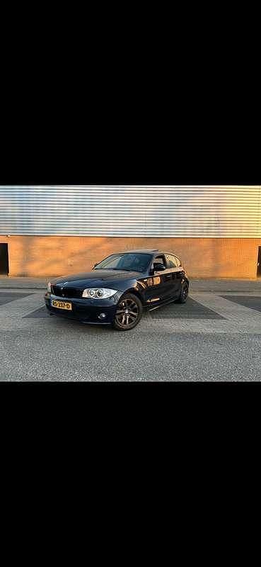 Blauw Gebruikt 2006 BMW 120 Hatchback | € 4.200 (Eerlijke prijs) - Afbeelding 1/4