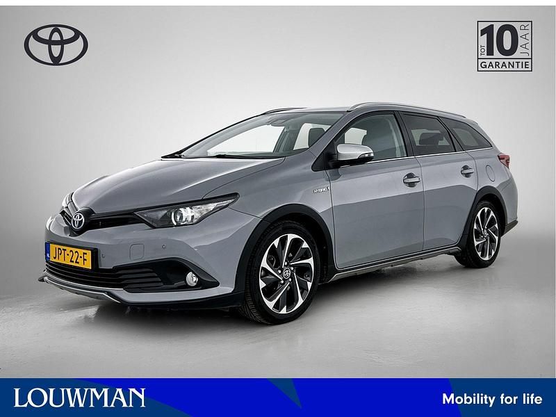 Grijs Occasion 2025 Toyota Auris Executive Hatchback | € 18.445 (Eerlijke prijs) - Afbeelding 1/4