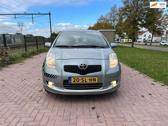 Grijs Gebruikt 2006 Toyota Yaris Luna Hatchback | € 4.185 (Goede deal) - Afbeelding 1/4