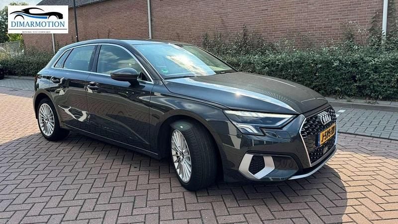 Grijs Gebruikt 2020 Audi A3 Hatchback | € 19.990 (Super prijs) - Afbeelding 1/4