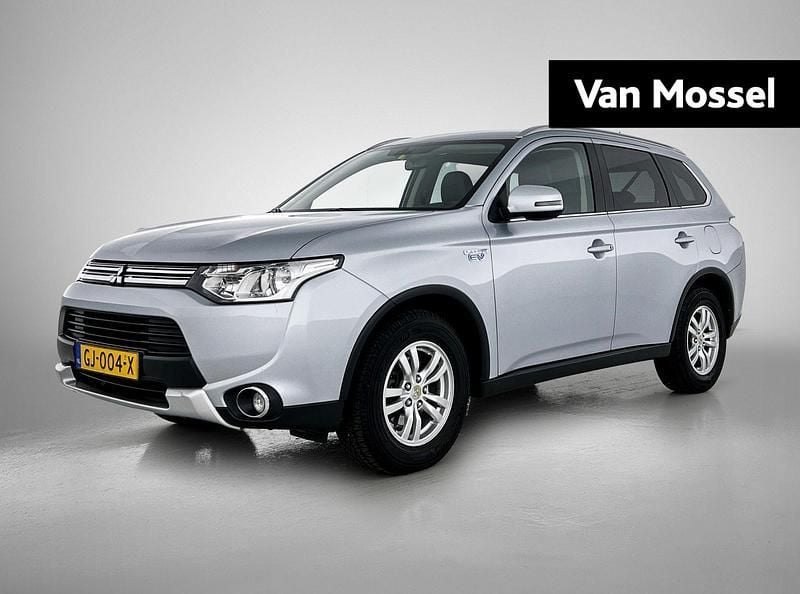 Grijs Gebruikt 2015 Mitsubishi Outlander P-HEV Edition SUV | € 13.940 (Goede deal) - Afbeelding 1/4