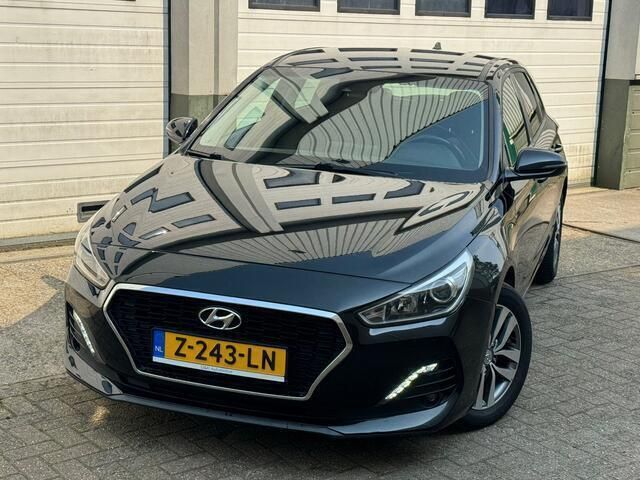 Zilver Gebruikt 2019 Hyundai i30 Premium Hatchback | € 12.000 - Afbeelding 1/4