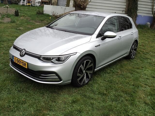 Grijs Occasion 2020 VW Golf VIII Style Hatchback | € 23.950 (Eerlijke prijs) - Afbeelding 1/4