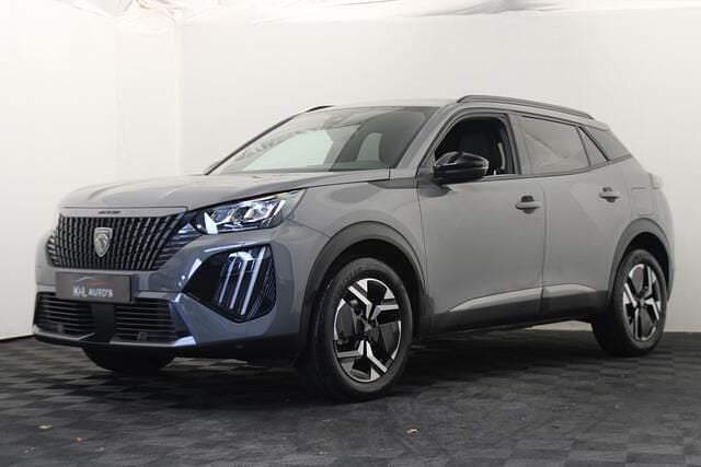 Grijs (metallic) Gebruikt 2023 Peugeot 2008 Allure SUV | € 19.999 (Goede deal) - Afbeelding 1/4