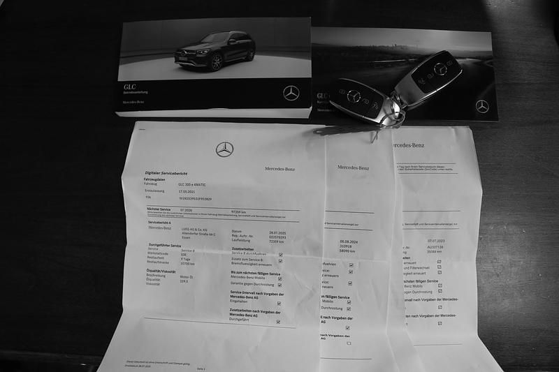 Occasion Mercedes GLC300e AMG 320 PK (235 kW) 2021 Blauw SUV