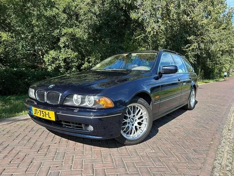 Blauw Gebruikt 2001 BMW 540 Executive Stationwagen | € 22.540 - Afbeelding 1/4