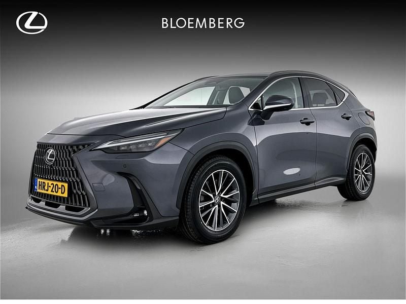 Grijs Occasion 2022 Lexus NX450h+ Launch Edition SUV | € 47.950 (Eerlijke prijs) - Afbeelding 1/4