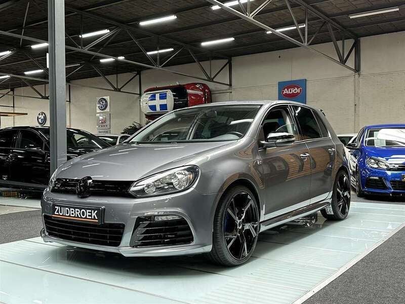 Grijs, metallic lak Gebruikt 2010 VW Golf VI R Hatchback | € 11.999 - Afbeelding 1/4