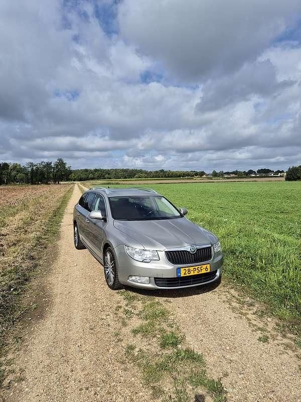 Gebruikt 2011 Skoda Superb Elegance Stationwagen | € 7.800 (Goede deal) - Afbeelding 1/4