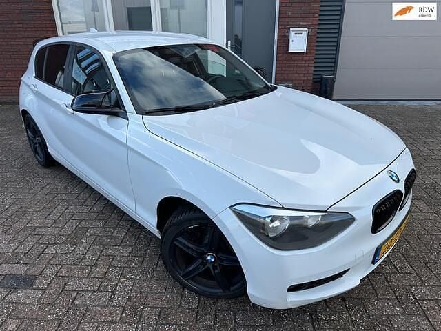 Wit Gebruikt 2012 BMW 116 Urban Line Hatchback | € 6.999 (Super prijs) - Afbeelding 1/2