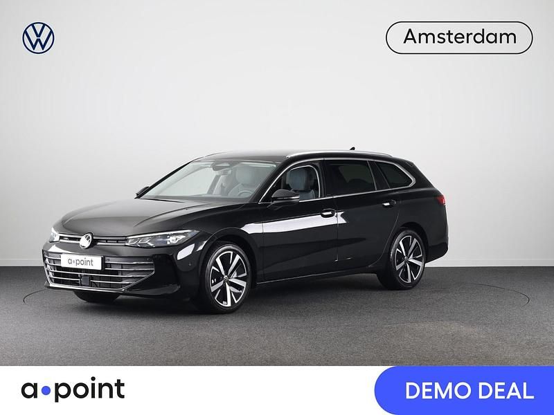 Zwart Gebruikt 2025 VW Passat Stationwagen | € 47.749 - Afbeelding 1/3