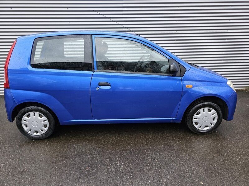 Blauw, metallic lak Gebruikt 2008 Daihatsu Cuore Hatchback | € 2.750 (Iets duurder) - Afbeelding 1/4