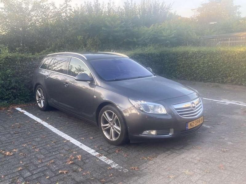 Grijs Gebruikt 2010 Opel Insignia Cosmo Stationwagen | € 1.995 (Iets duurder) - Afbeelding 1/1