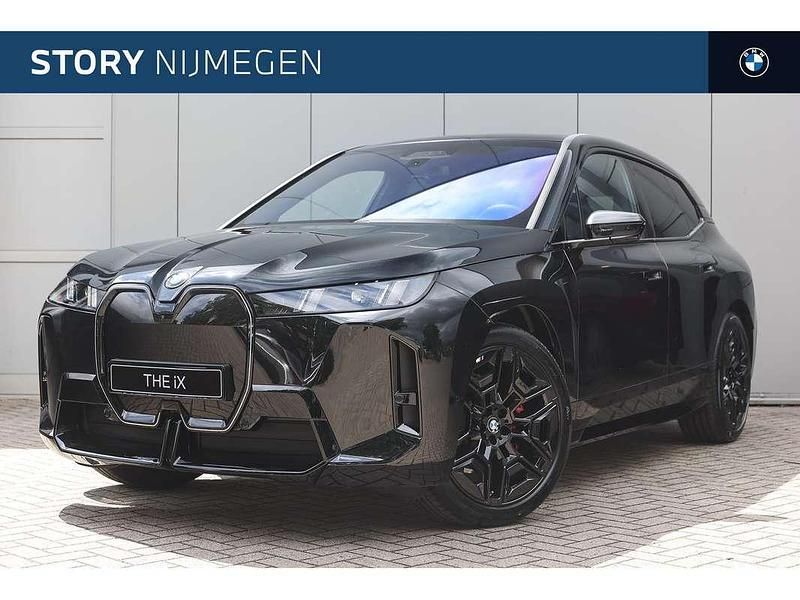 Zwart Nieuw 2025 BMW iX M Sport SUV | € 112.989 - Afbeelding 1/4