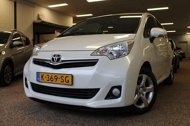 Wit Gebruikt 2013 Toyota Verso-S MPV | € 7.950 (Goede deal) - Afbeelding 1/4