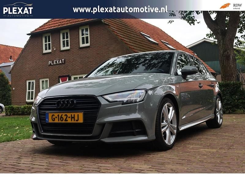 Grijs Gebruikt 2019 Audi A3 Sport Hatchback | € 18.445 (Eerlijke prijs) - Afbeelding 1/4