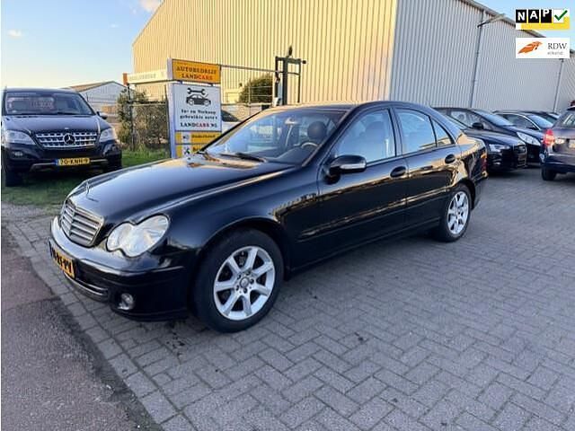 Sedan Occasion 2005 Mercedes C200 Classic Sedan | € 5.750 (Iets duurder) - Afbeelding 1/4
